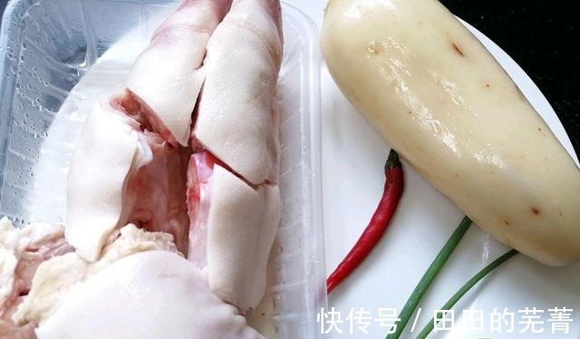 香糯|超级营养餐莲藕炖猪蹄，口感香糯，咸香味美，满满的胶原蛋白！