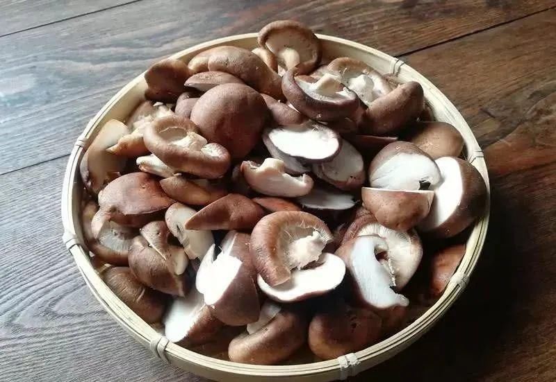 腐竹泡|腐竹、香菇和鸡翅这样搭配,营养全面孩子爱吃!赶紧学起来吧~