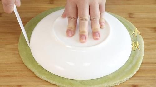 春饼试试这样做，能蒸能烙，轻薄如纸，一锅15张不是问题