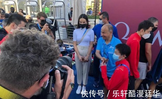 穆萨拉姆|超高评价!国际泳联主席亲自采访,全红婵罕见秀英语,害羞转头