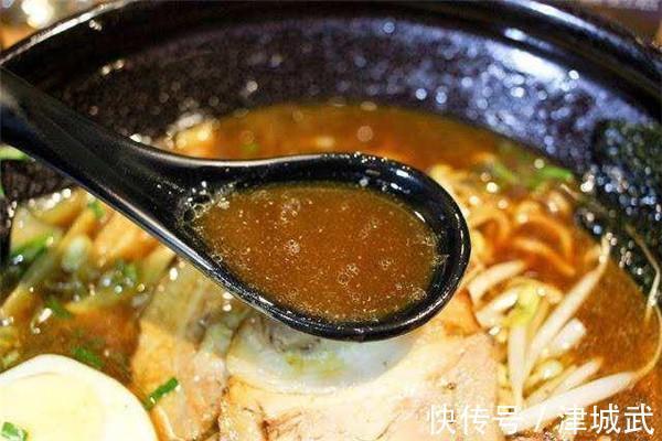 面条|为什么面馆都用清水煮面,然后放进高汤,而不是直接用高汤煮面?