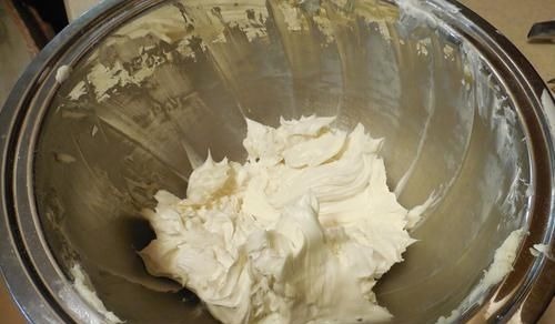 父母眼中的蛋糕VS我们期待收到的蛋糕，吃货我只想正常过个生日