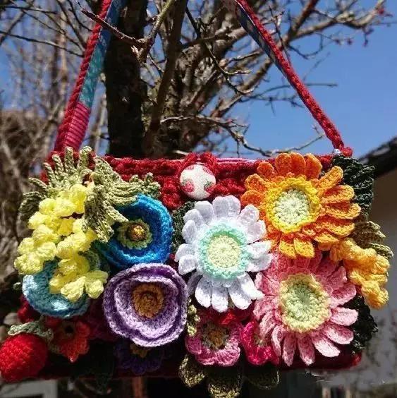 小花片 55款超美的钩花包包,只要会钩不同的花,拼缝在一起,就能做出