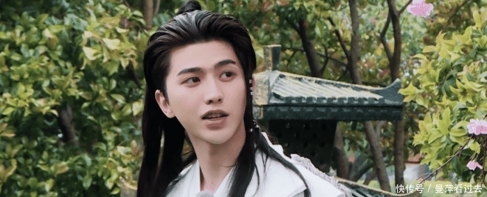 跑男|《奔跑吧》节目组怼脸镜头下,除了他之外,其他嘉宾都是浓妆艳抹