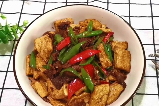 豆腐炒肉这样做,好吃不油又不腻,老公孩子都满意