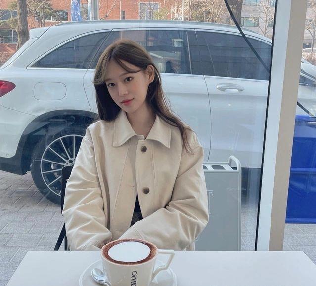 集美 今年穿风衣别买卡其色了!三木带火了“米色风衣”,高级优雅真美