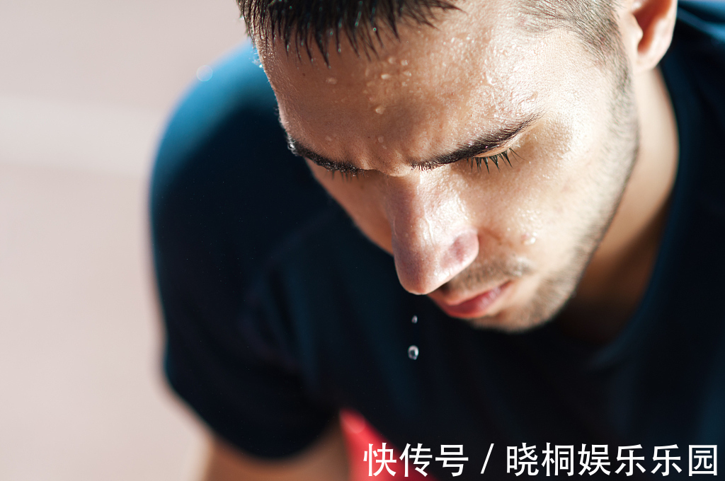 合谷穴|5个部位爱出汗,当心身体出问题,其中一个是中风前兆!