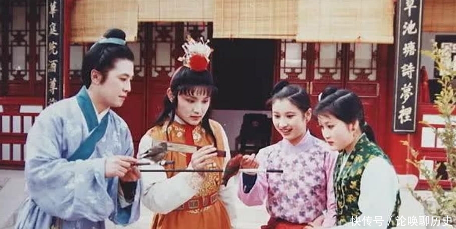 贾宝玉|从博爱到专情,影响贾宝玉的,不是黛玉宝钗,而是个不起眼的丫头