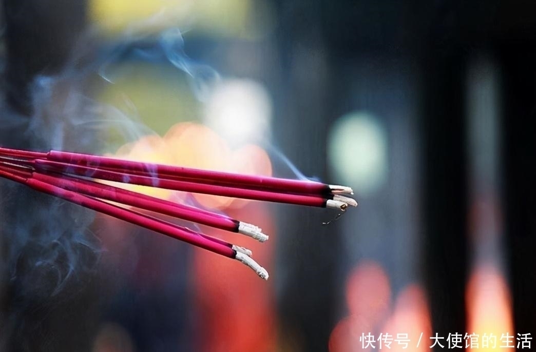 俗语“富人爱烧香”,为啥烧香烧三根这背后的寓意你了解多少