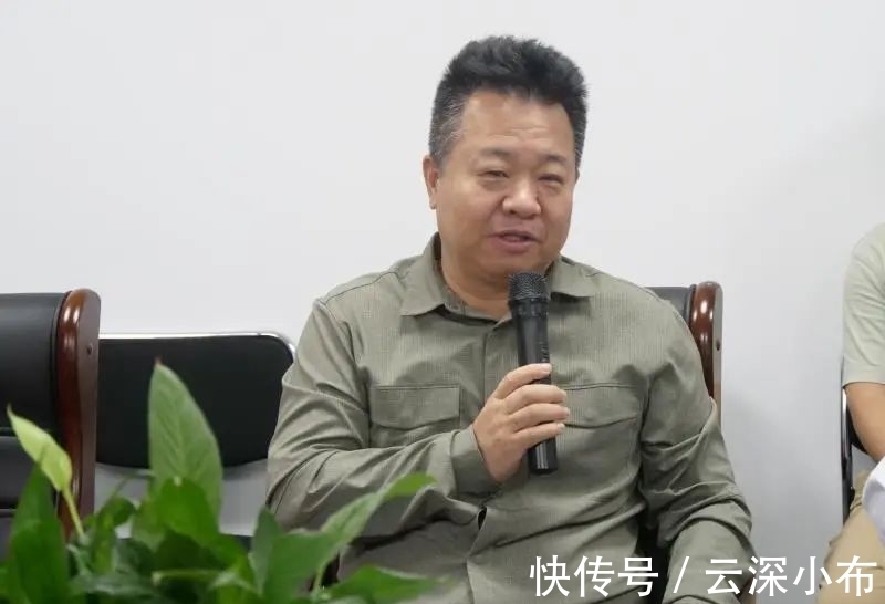 这部书|在群山之间，找到个人在时代洪流中的位置