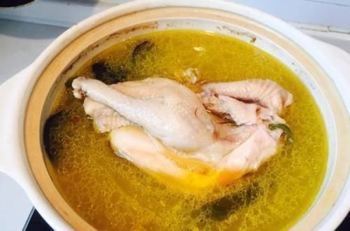 葱白|炖鸡别只知道加水,换这个炖,香味翻倍,鸡肉更嫩滑更入味