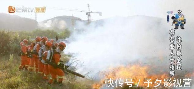 周冬雨黃子韜錄綜藝體驗(yàn)消防員,17秒穿越火堆,眉毛瞬間被燒焦