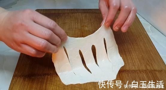 酥脆|早上给家人炸点油饼,一口酥脆,搭上一碗豆腐脑,吃完浑身舒坦