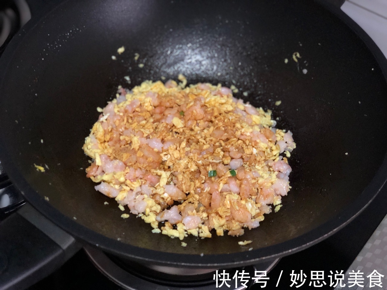 家庭版虾仁韭菜鸡蛋馅饼,味道鲜香,好吃健康