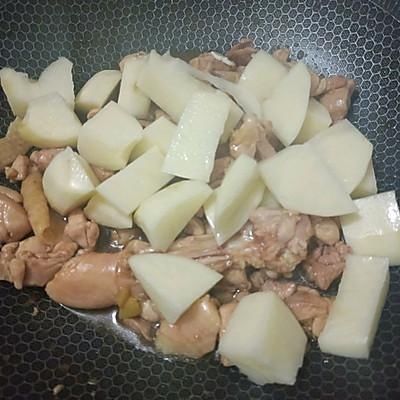 有了它干掉两碗饭不是事!超下饭的土豆炖鸡块