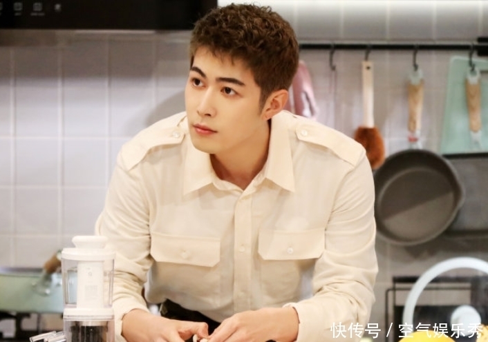 谢可寅 笑果又一爆款综艺定档!三位高颜值女神加盟,看清阵容收视稳啦