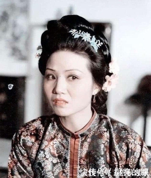 元春!人人唾弃的赵姨娘,凭借了不起的举动,迫使王夫人吃斋念佛