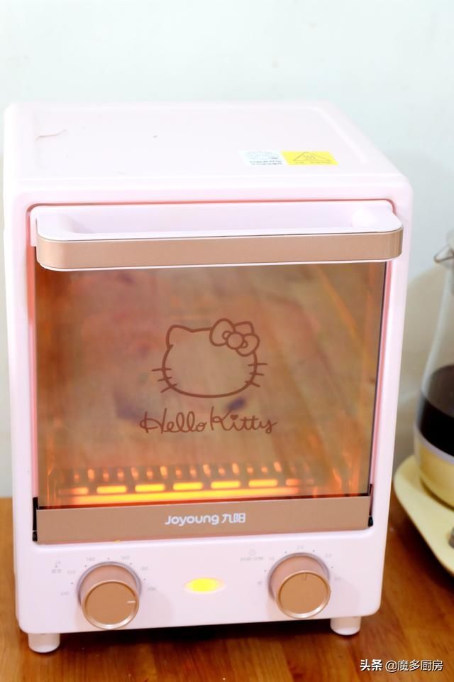 香蕉葡萄干做成蛋糕更好吃，不用打蛋器，小朋友都能轻松做