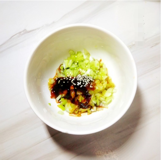 早上起来,3分钟做好的这碗葱花面,汤水鲜香,孩子一碗不够吃