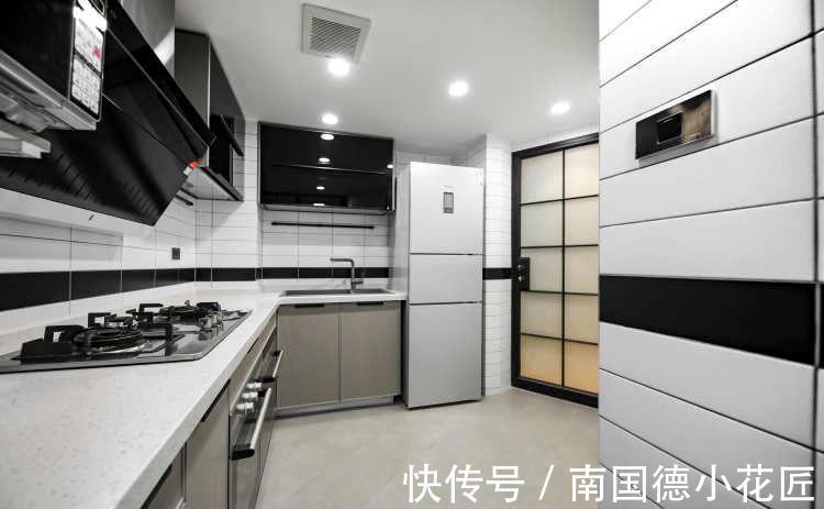 储物柜|不规则的小户型，经过合理的改造，不仅实用，还拥有了阳光工作区