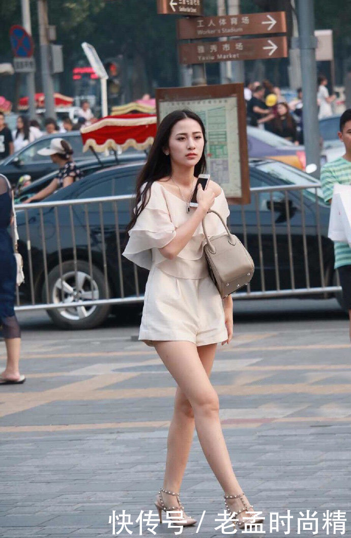 短裤|街拍选对了上衣,短裤穿搭也能展现出时尚美