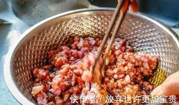 饺子|饺子馅中忌讳的一味调料，大伙爱放，殊不知营养流失