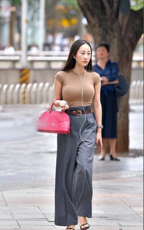 仙女们|穿瑜伽裤的美女“火了”，简单个性又舒适，非常好看