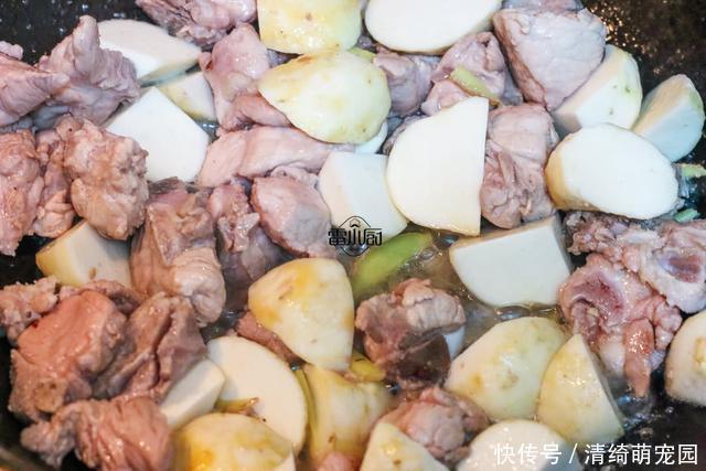  喜欢|红烧排骨，糖醋排骨都靠边，排骨加它一起炖，出锅必光盘！