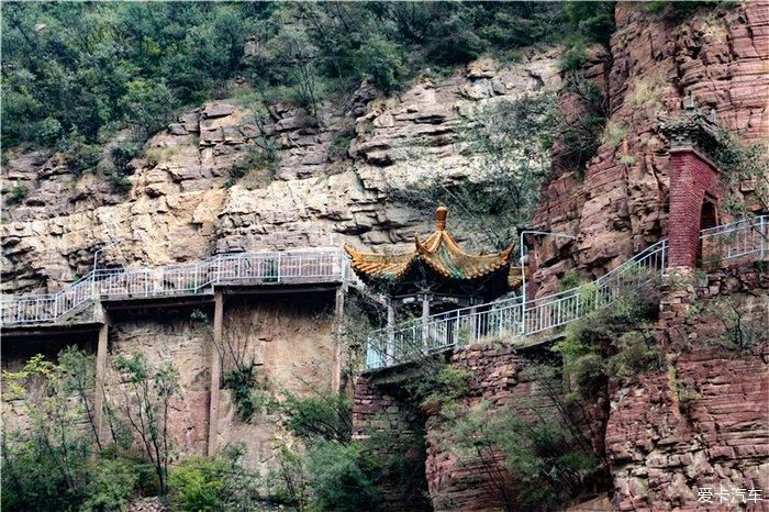 清凉之地龙岩寺，不经意间的偶遇，苍岩山下溪水潺