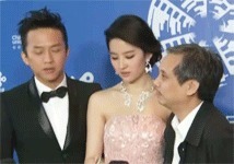 |搞笑GIF:防火防盗防闺蜜 这样的闺蜜不要也罢