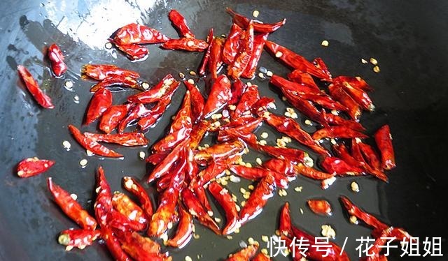 红辣椒|香辣过瘾的辣炒肥肠,越辣越想吃,开胃下酒又下饭,美味嘎嘎香!