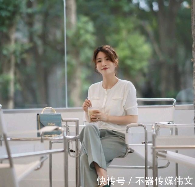 时尚博主 敢穿太重要了,大胆尝试不一样的穿搭风格,演绎美丽的视觉盛宴