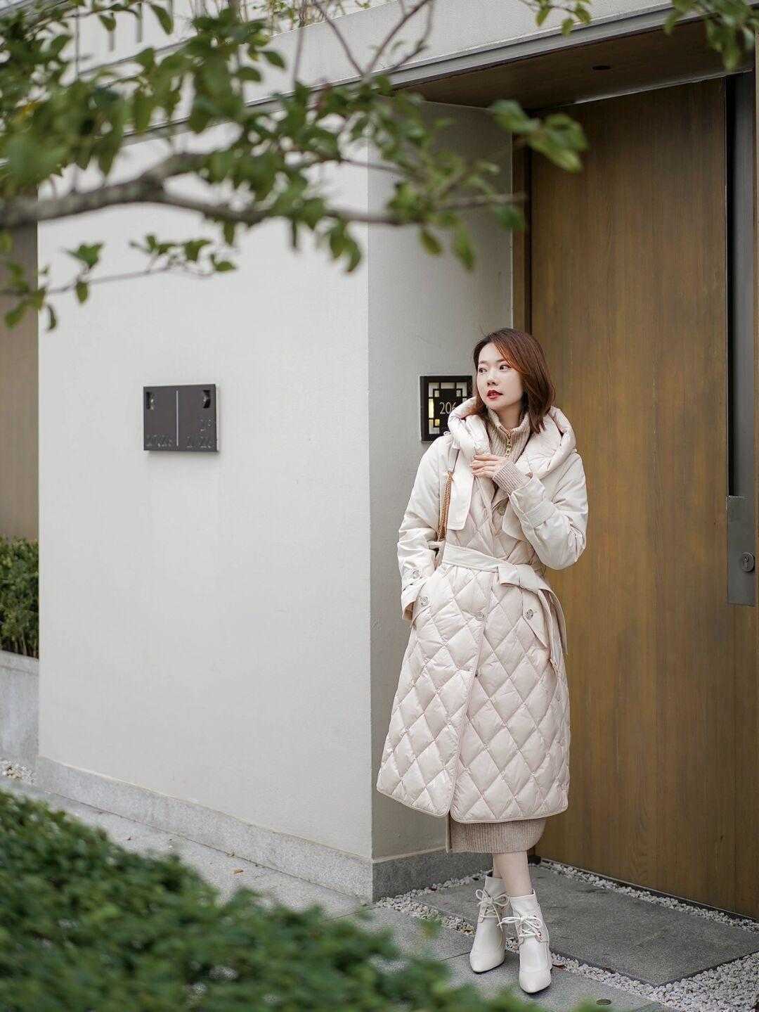 米黄色|长款羽绒服搭什么最好看?码住这三件,每天上街美的都不重样