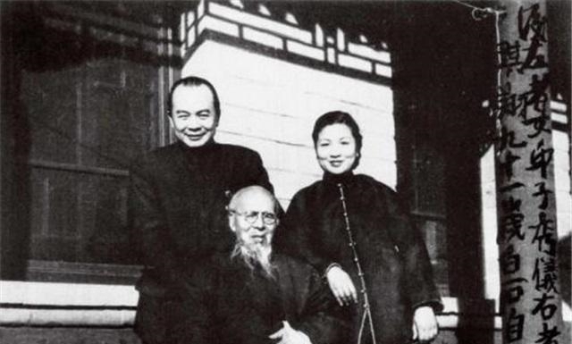 耕牛图$齐白石作画时“漏”了几笔,女徒弟补上后,764万的名画只值64万