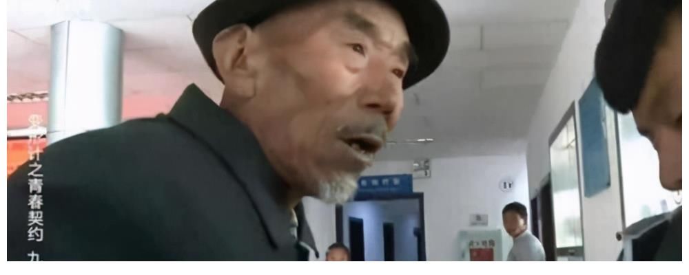 丫头|《变形记》6年后，和爷爷相依为命的丫头去世，富二代做法太暖心