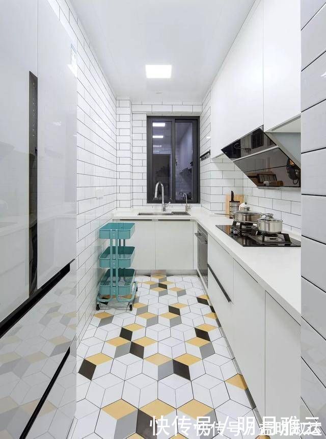 客厅|天才老公自装88㎡简约风婚房,客厅竟然隔出一间小书房,超实用