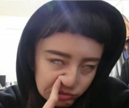 青春期女生“贼伤鼻子”的3行为,自认为很舒服,难怪异性缘为0