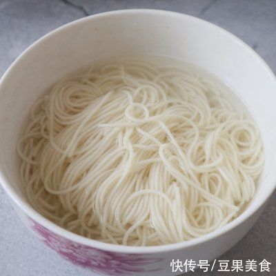 肉酱|冬天喝#不容错过的鲜美滋味# 重庆小面，鲜美又抗寒
