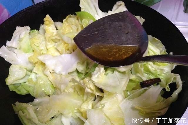 简单|素菜也能变得很好吃,不信试试“麻辣手撕包菜”,简单易学