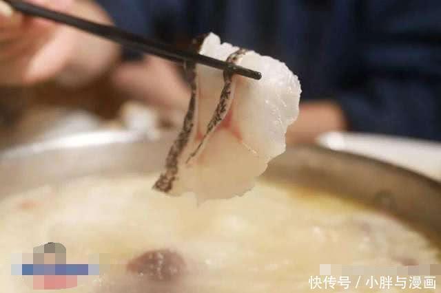  日本独创的“活鱼切片”，鱼会感到痛吗？日本人：它们没痛觉的