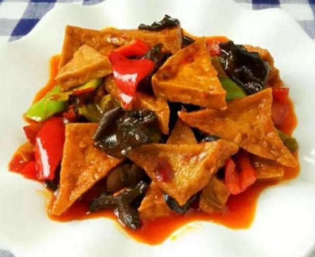 饭桌上不可少的几道菜,味道浓郁入口香,自己在家轻松做美食