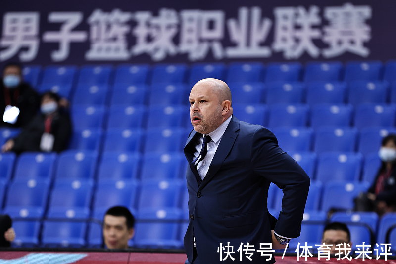 球队|首钢输球并不意外!211CM高塔下半场沦为蓝领,雅尼斯急需调整