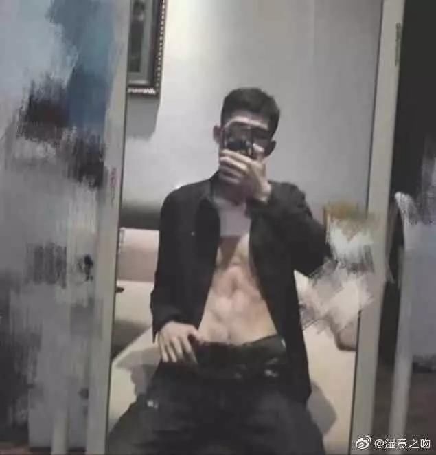 男生|“男生腹肌对女生的吸引力有多大?妈妈我又恋爱了啊啊啊!”