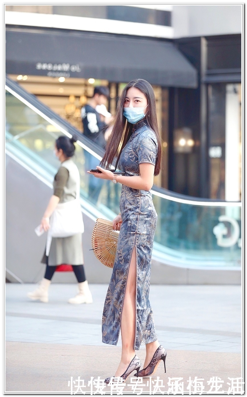 范儿|街拍时尚范儿的小姐姐穿搭很显活力,美的尽人意
