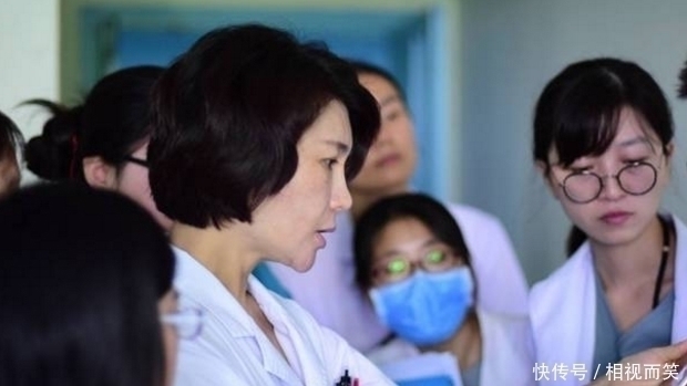 儿童医院|医生给小女孩看病,让她吹白纸,吹了几十下后,奇怪的现象出现了