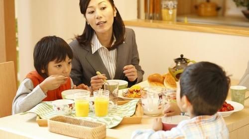 章门穴|脾胃虚寒怕冷喜热，一穴、一法、一食补，健脾暖胃要少吃药讲药德