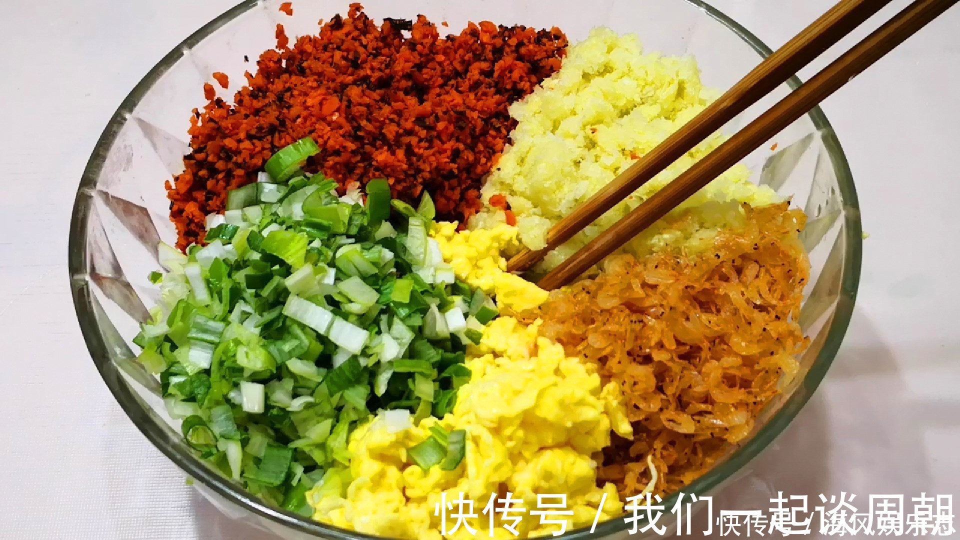 搅拌均匀|白菜饺子好吃有秘诀,学会如此调馅,味道格外鲜美,味精都省了