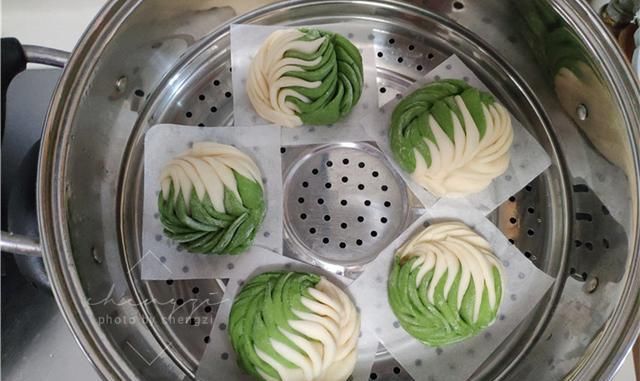 晒我做的早餐，让人眼前一亮！暄软好吃，网友：花卷也能如此惊艳