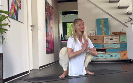 双手|一套在家就能练的女性减压瑜伽序列,练完超级舒服