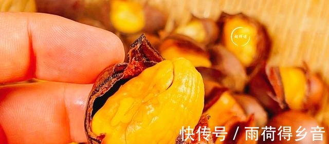 好吃|板栗好吃壳难剥老果农说教您一妙招,壳自动脱落,3秒钟剥1个!